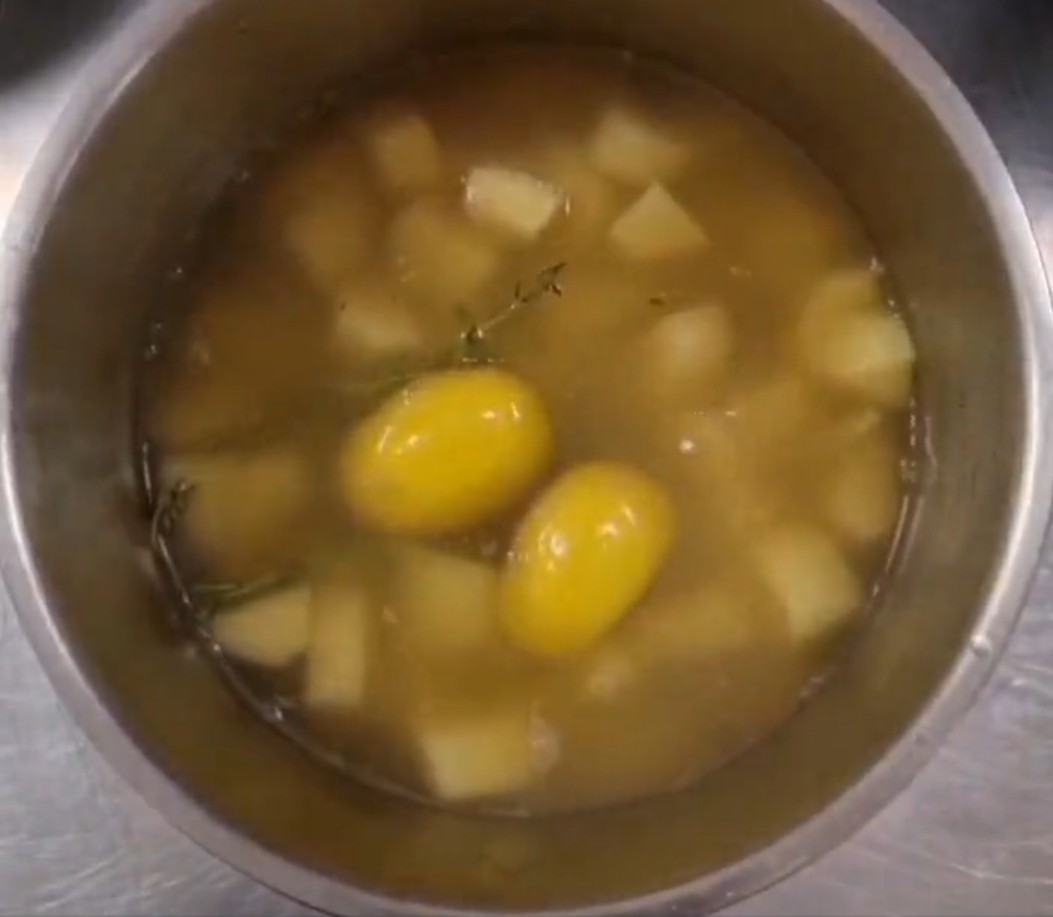 Faire bouillir les pommes de terre