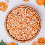 Écorces d'orange séchées coupées en fines lanières