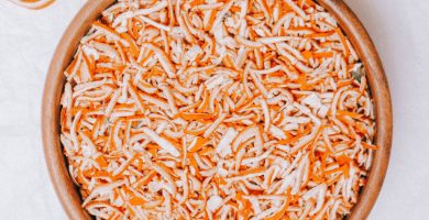 Écorces d'orange séchées coupées en fines lanières